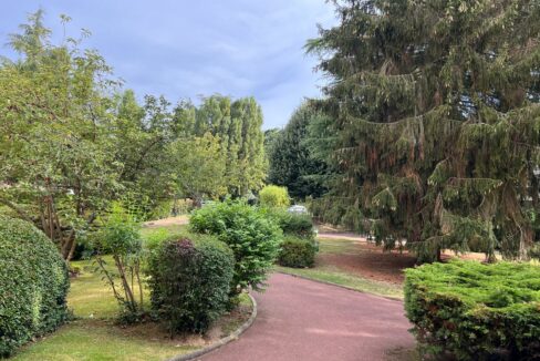 44f70259 075b 41e3 9908 c002f8564884